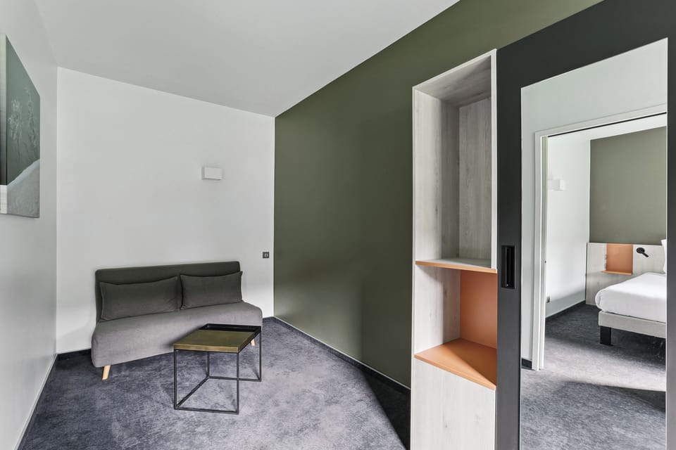 Family Room | Desk, soundproofing, free WiFi, bed sheets