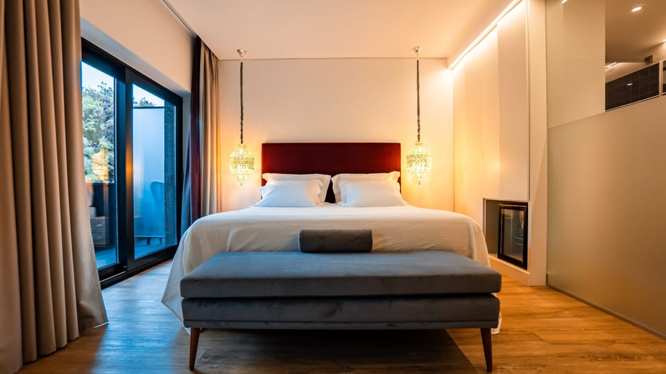 Superior Room | Minibar, in-room safe, soundproofing, iron/ironing board
