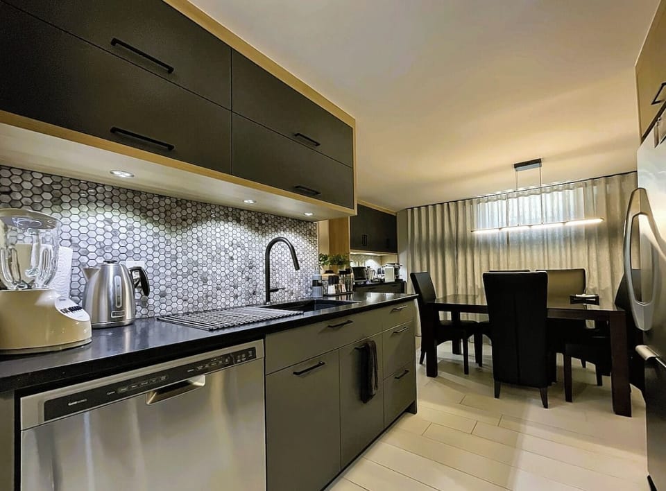 Superior Apartment, 2 Bedrooms, Non Smoking, Air conditioning | Private kitchen | Fridge, microwave, oven, stovetop