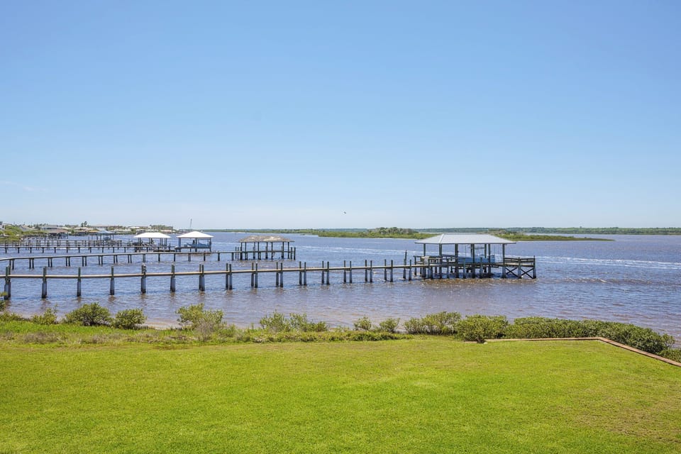 Condo (2 Bedrooms) | Property amenity