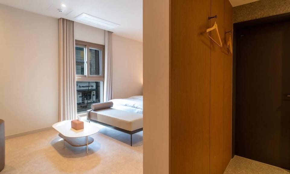Deluxe Twin Room | Desk, blackout drapes, free WiFi, bed sheets