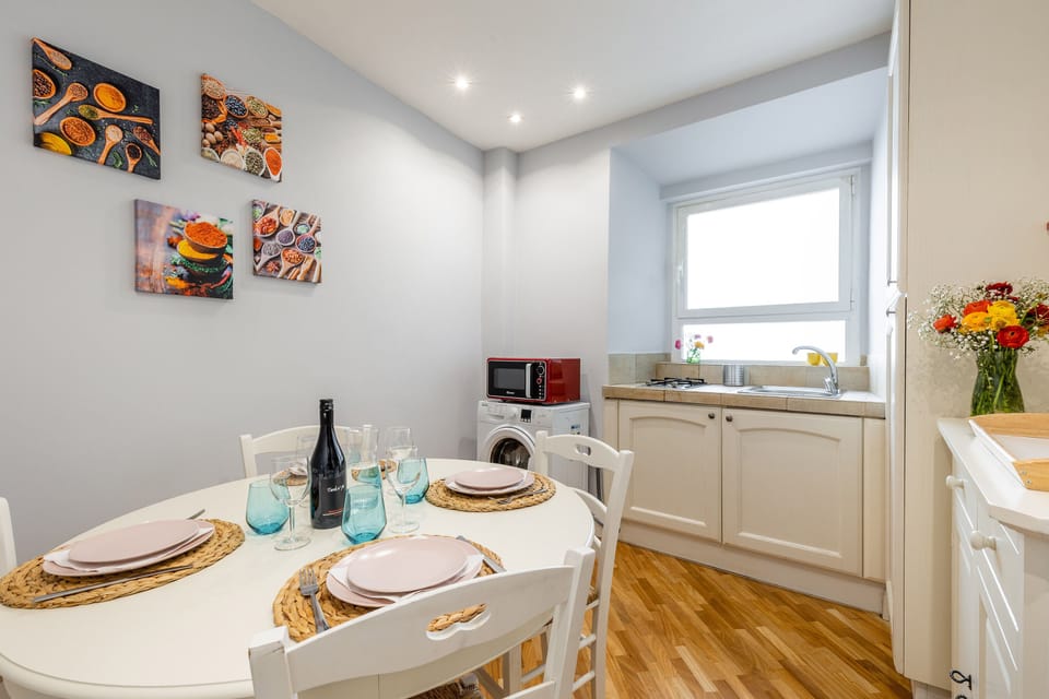 City Apartment | Private kitchen | Fridge, oven, stovetop, electric kettle