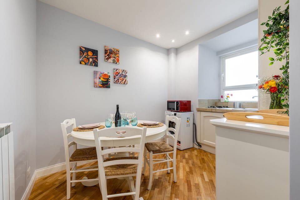 City Apartment | Private kitchen | Fridge, oven, stovetop, electric kettle