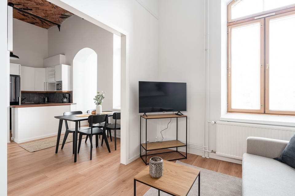 Deluxe Apartment | Living room | 43-inch Smart TV with cable channels, TV