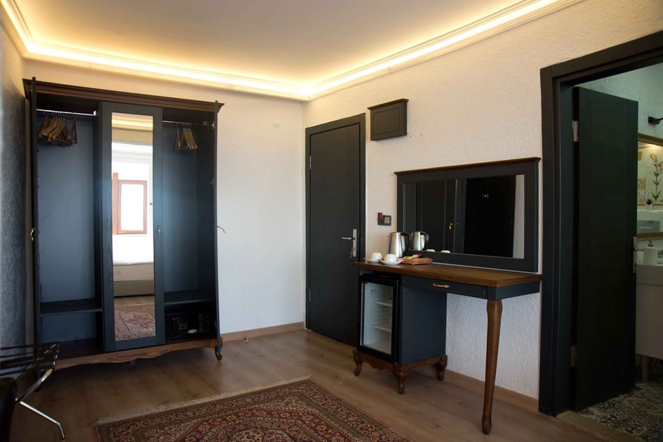 Deluxe Room | Egyptian cotton sheets, premium bedding, down comforters, minibar