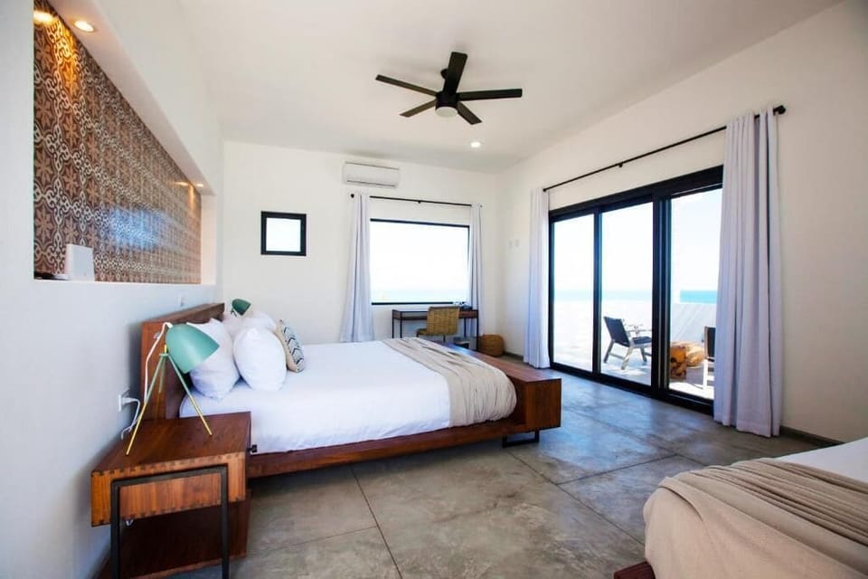 Grand Room | Premium bedding, desk, laptop workspace, WiFi (free)