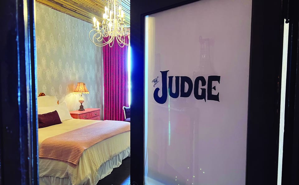 The Judge | Pillowtop beds, WiFi (free), individually decorated