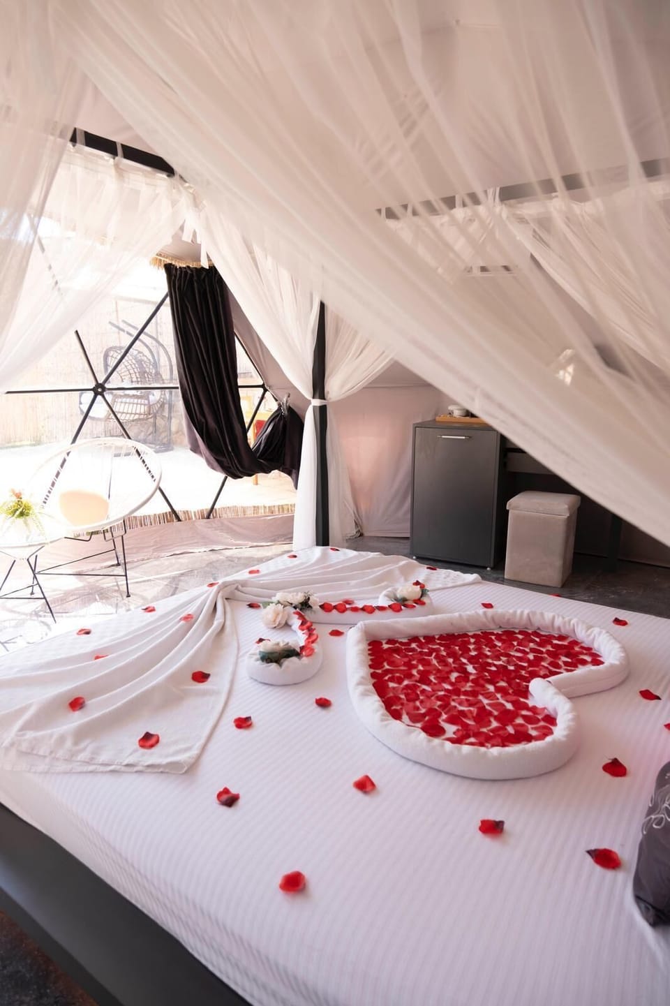 Junior Suite | 1 bedroom, premium bedding, minibar, in-room safe