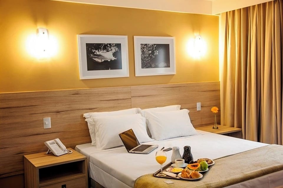 Standard Casal- 1 Cama Queen | Minibar, desk, blackout drapes, free WiFi