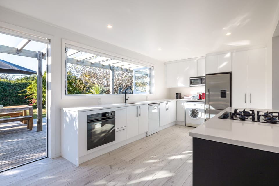Executive Villa | Private kitchen | Full-size fridge, microwave, oven, stovetop