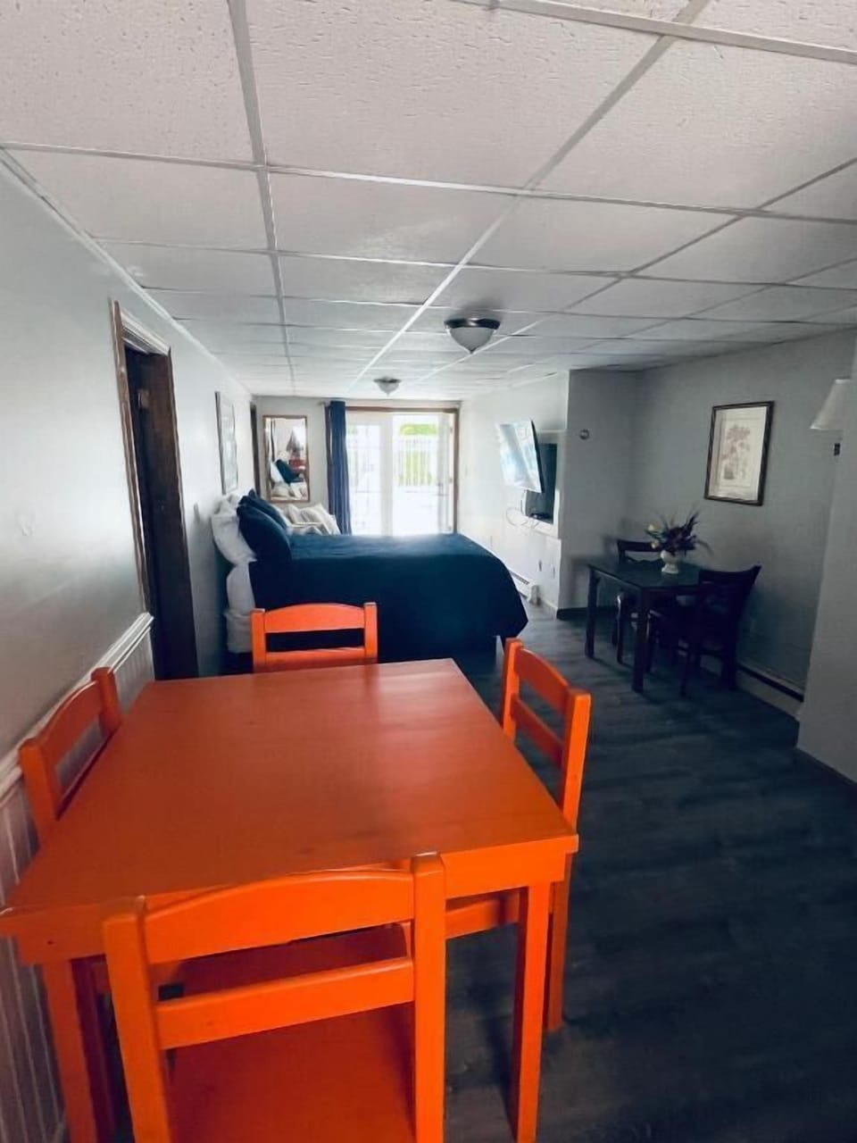 Deluxe Apartment, 2 Bedrooms, Pool View | Living area | 42-inch LED TV with cable channels, TV