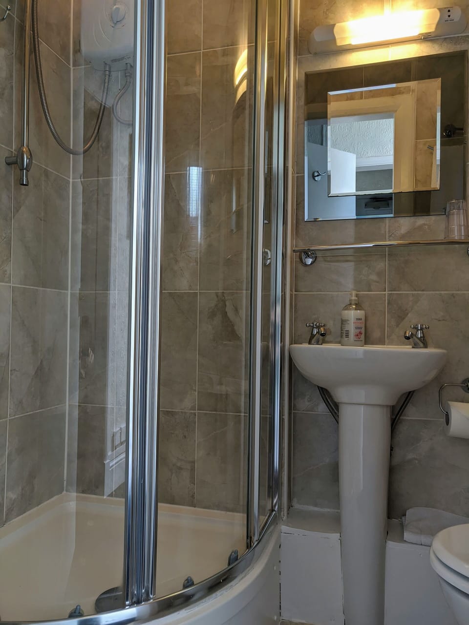 Small Double Room with Private External Bathroom  | Bathroom | Shower, rainfall showerhead, free toiletries, hair dryer