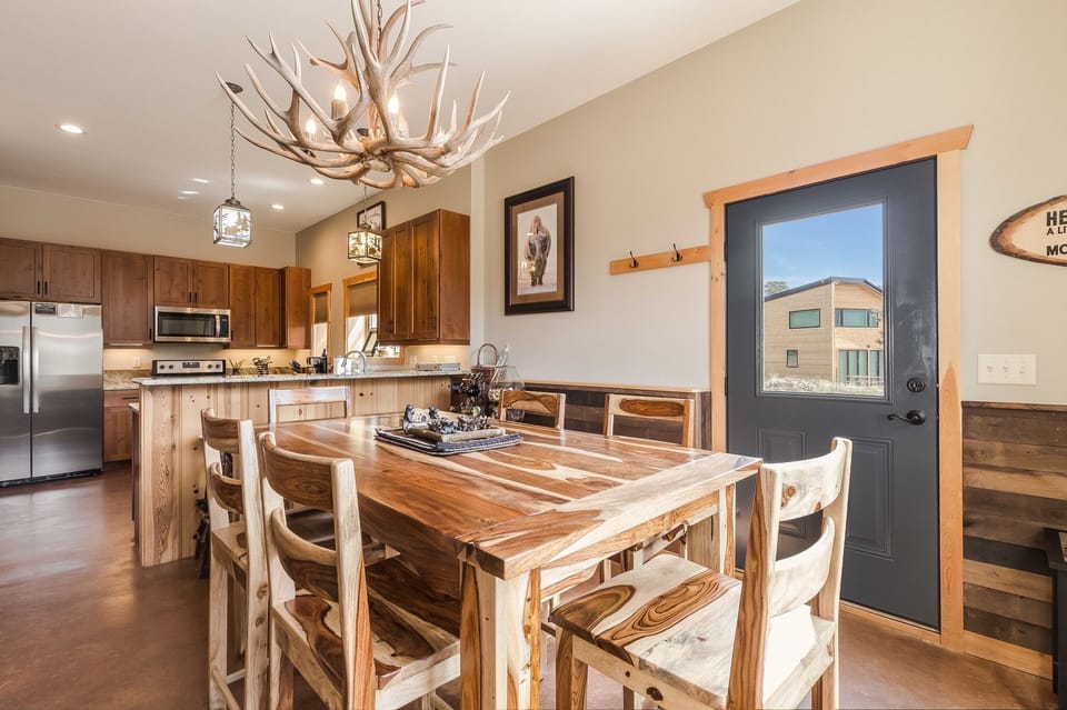 House, 3 Bedrooms | Private kitchen | Fridge, oven, stovetop, coffee/tea maker