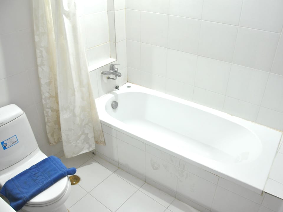 Standard Room | Deep soaking bathtub