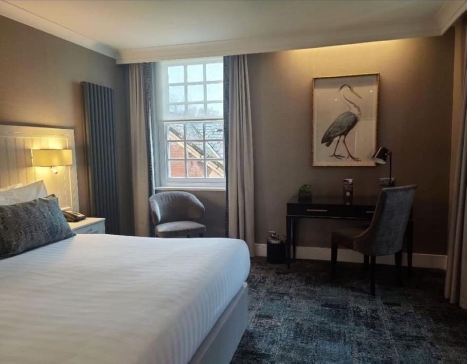 Deluxe Room, 1 Double Bed, Non Smoking | In-room safe, desk, laptop workspace, soundproofing