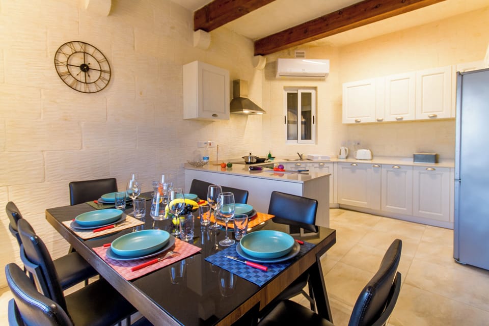 Family House, Multiple Bedrooms (Inni Gozitan Farmhouse Private Pool) | Dining