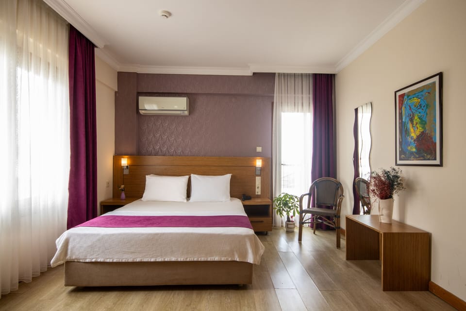 Double Room, 1 Double Bed, Non Smoking, Sea View | In-room safe, desk, laptop workspace, soundproofing