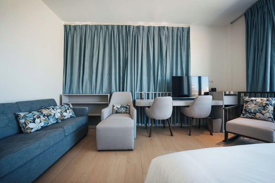 Executive Studio Suite, 1 King Bed with Sofa bed, Balcony, Ocean View | Living area | 42-inch LCD TV with digital channels, TV, Netflix