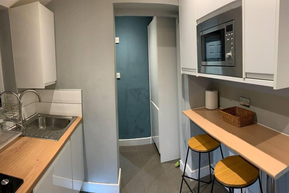 Apartment | Private kitchen | Fridge, microwave, oven, stovetop