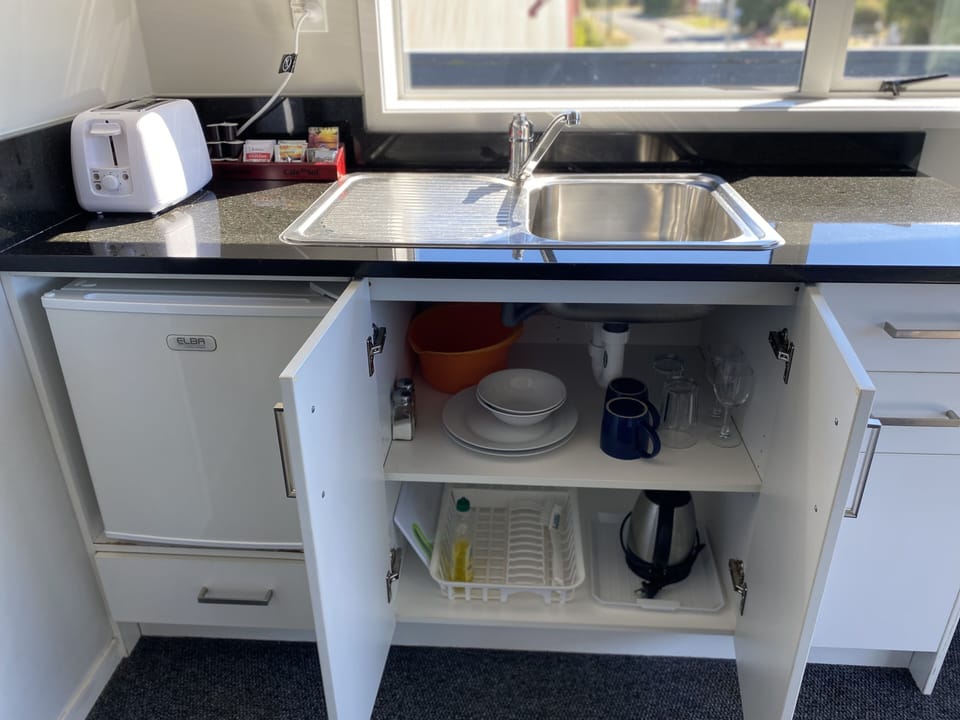 Shared fridge, microwave, cookware/dishes/utensils