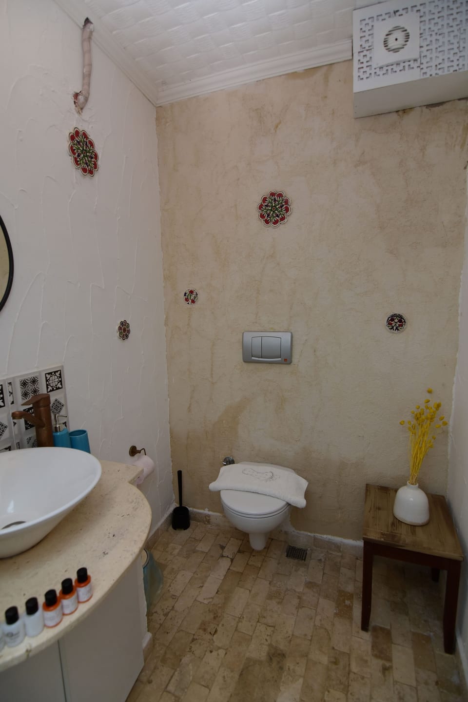 Family Quadruple Room, 2 Bedrooms, Accessible, Garden View | Bathroom | Towels