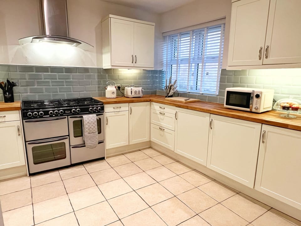 Deluxe Cottage, Private Bathroom (The Old Butchers Cottage) | Shared kitchen
