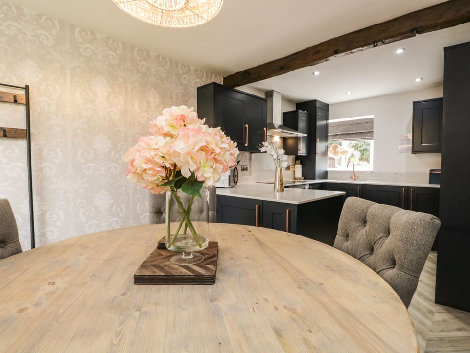 Cottage | Interior