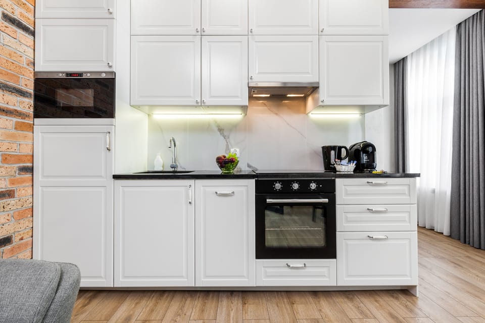 Comfort Apartment | Private kitchenette | Coffee/tea maker, fridge, microwave, oven