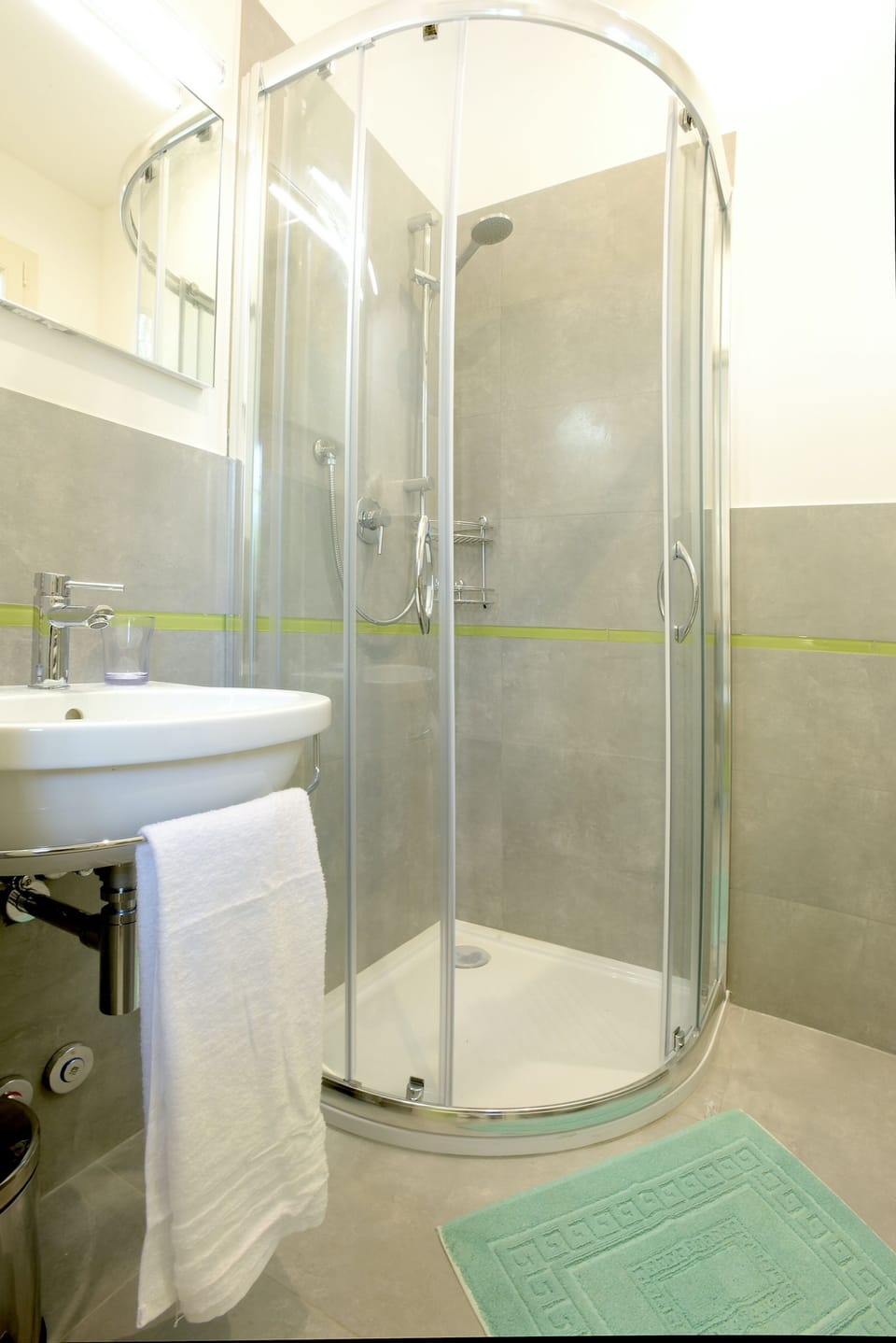 Deluxe Double or Twin Room | Bathroom | Hair dryer, bathrobes, bidet, towels