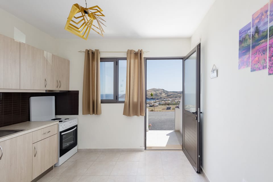 Studio Apartment with Sea View | Private kitchen | Fridge, oven, stovetop, coffee/tea maker
