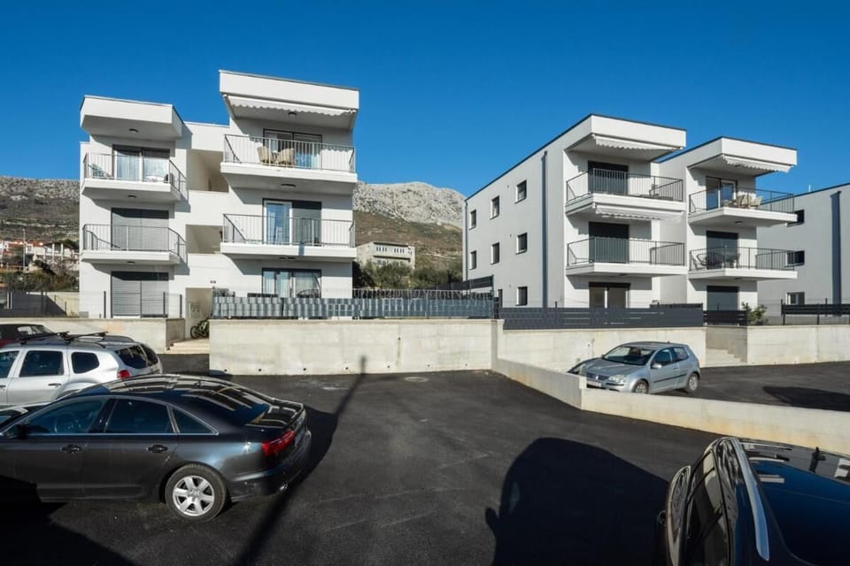 Apartment, 2 Bedrooms, Balcony, City View | Parking | Limited parking
