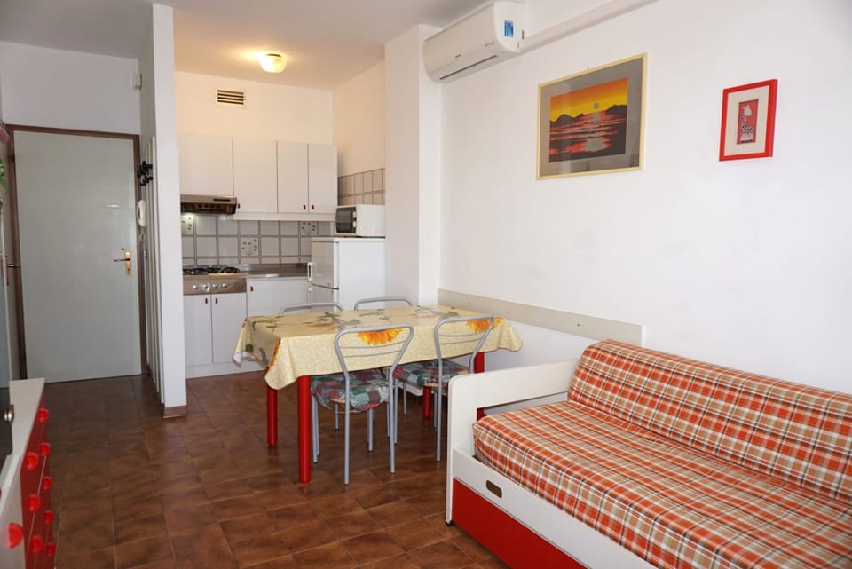 Apartment, 1 Bedroom, Balcony, Ocean View | Living room
