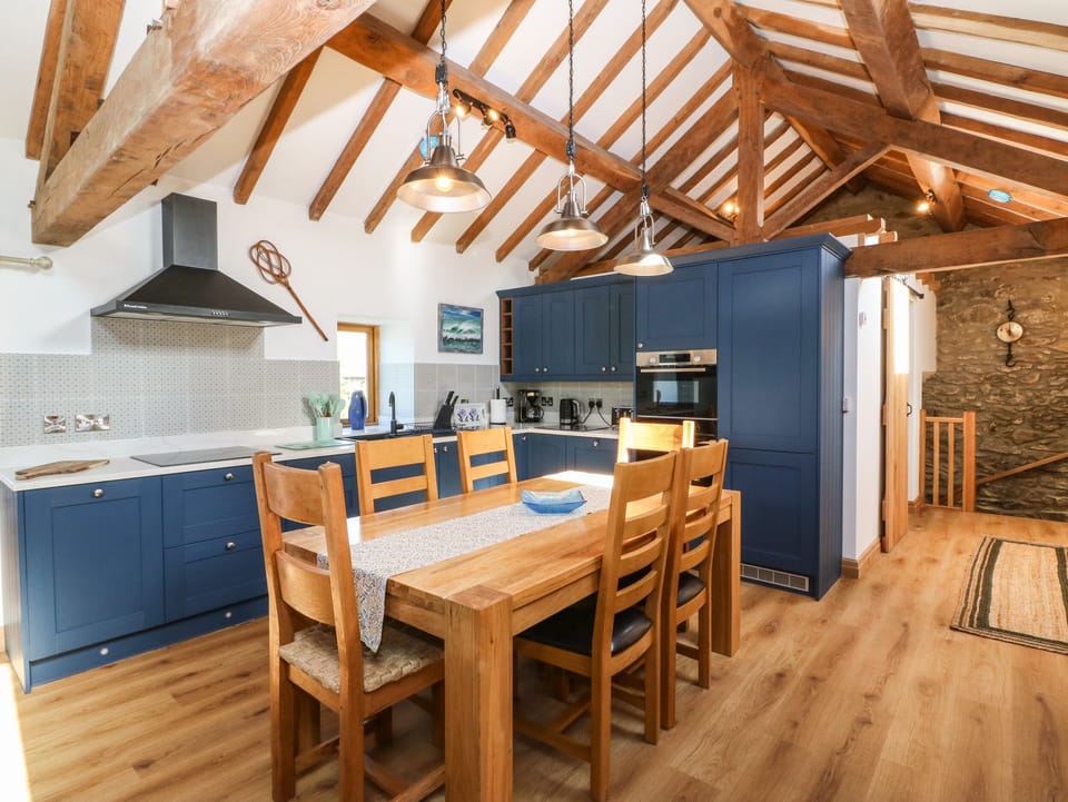 Cottage | Private kitchen | Fridge, microwave, dishwasher, electric kettle
