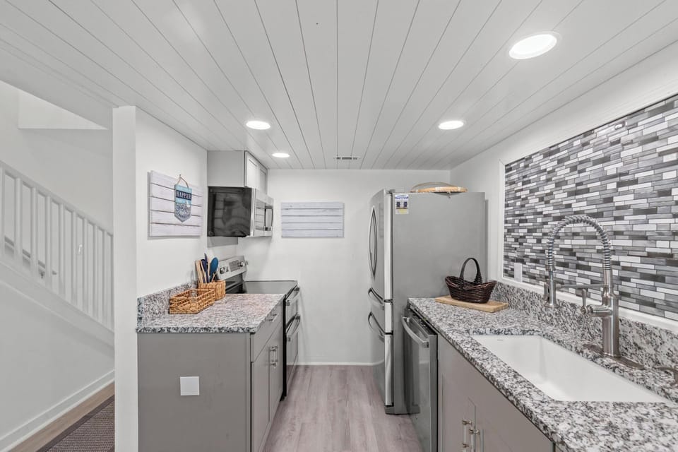 Townhome, 2 Bedrooms, Beachfront | Private kitchen | Full-size fridge, microwave, oven, stovetop