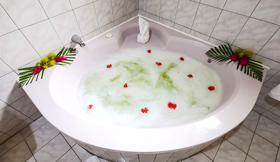 Master Suite | Jetted tub