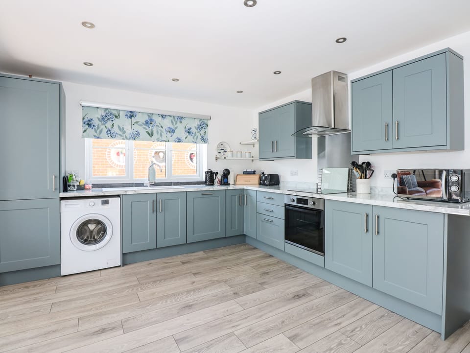 Cottage | Private kitchen | Fridge, microwave, dishwasher, electric kettle