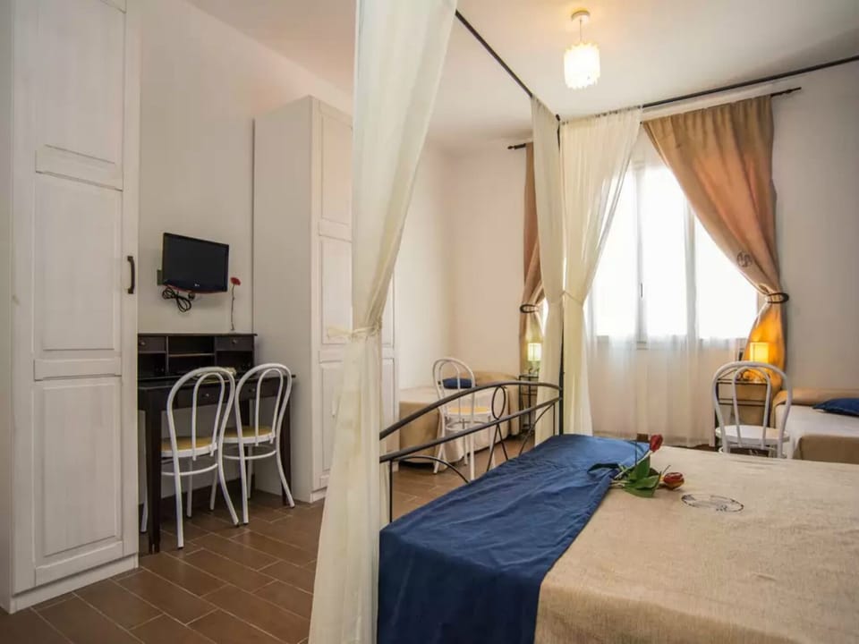 In-room safe, desk, laptop workspace, free WiFi