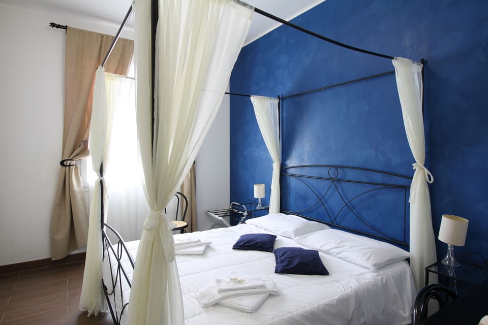 In-room safe, desk, laptop workspace, free WiFi