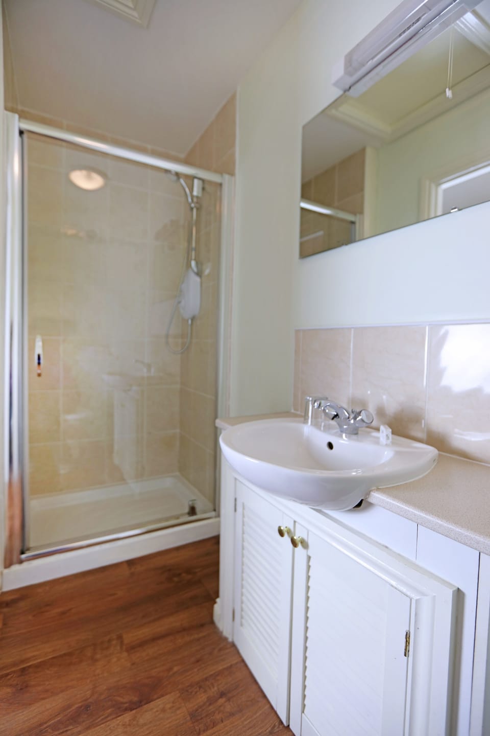 Classic Double Room, 1 Double Bed, Garden View | Bathroom | Shower, towels