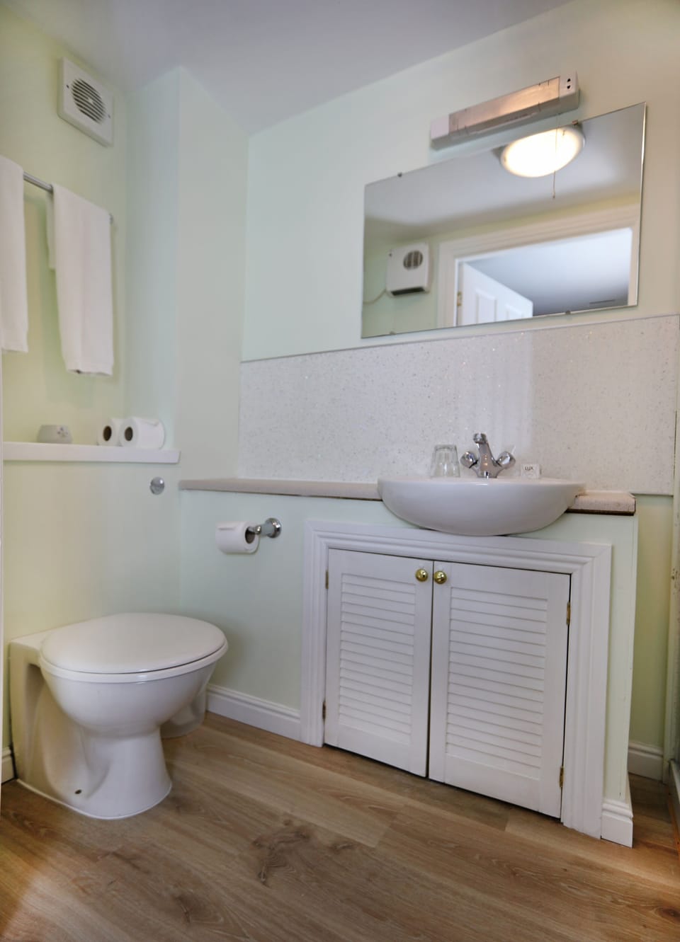 Classic Triple Room | Bathroom | Shower, towels