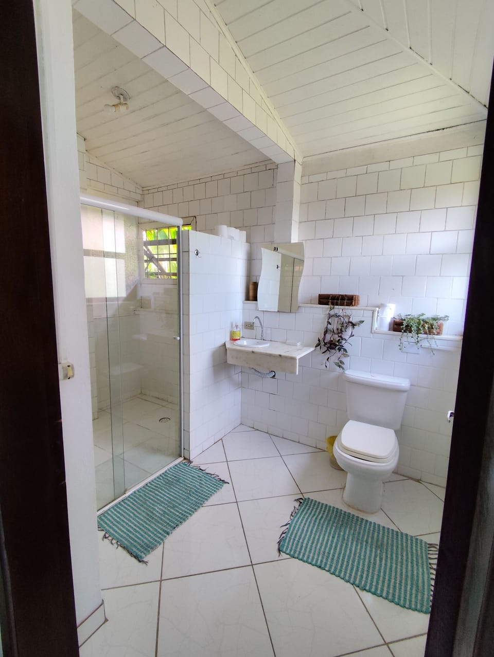 Comfort Quadruple Room | Bathroom | Shower, towels