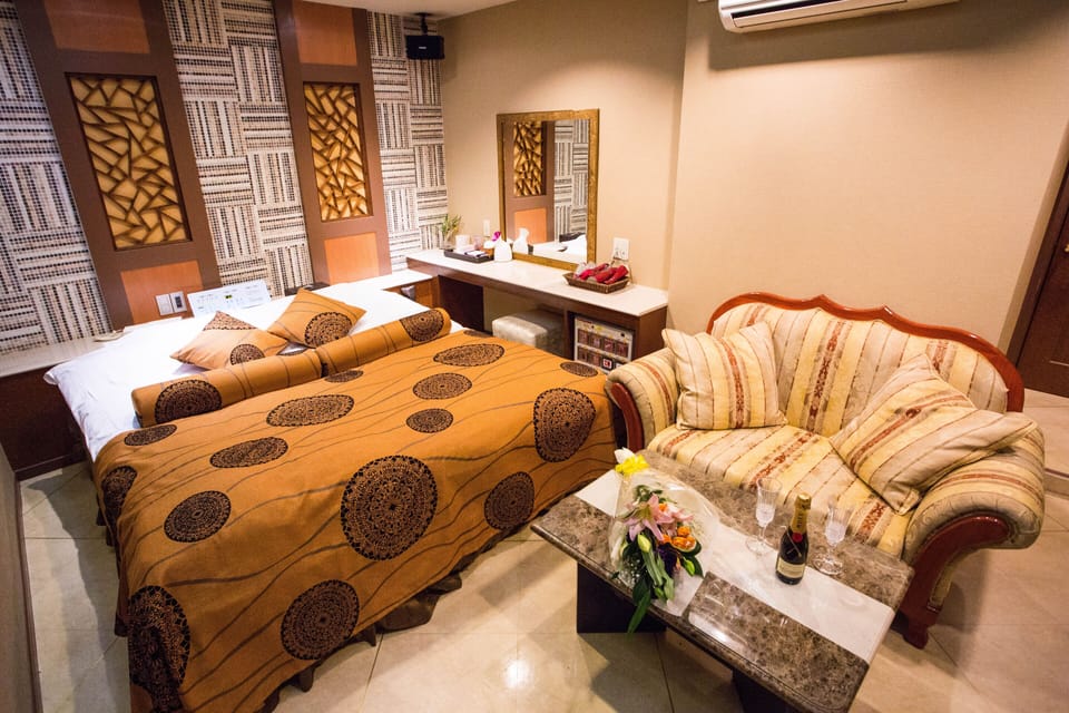 Double Room | Individually decorated, individually furnished, free WiFi, bed sheets