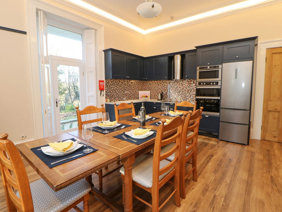 Cottage | Private kitchen | Fridge, dishwasher, cookware/dishes/utensils