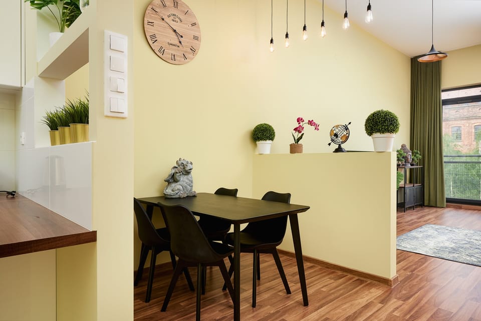 Deluxe Room | Private kitchen | Fridge, microwave, oven, stovetop