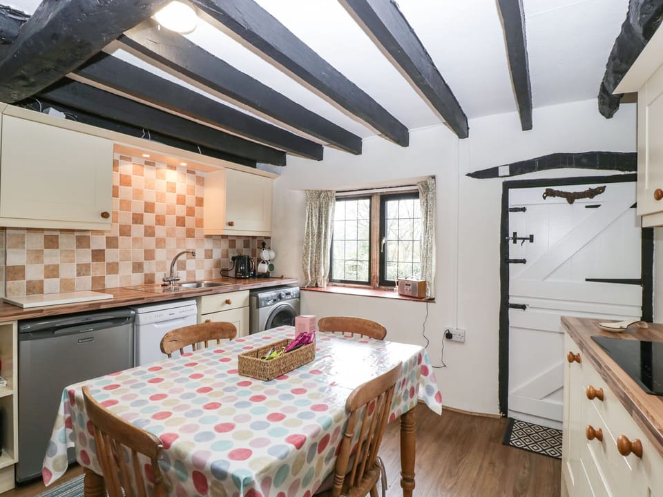Cottage | Dining