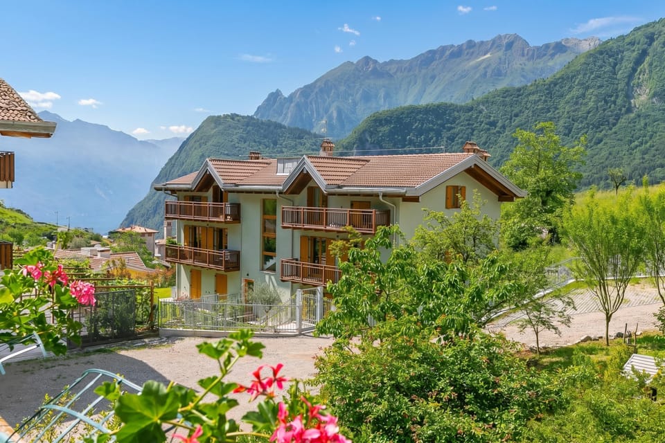 Family House, Multiple Bedrooms (Casa Tra Borgo e Lago) | Front of property