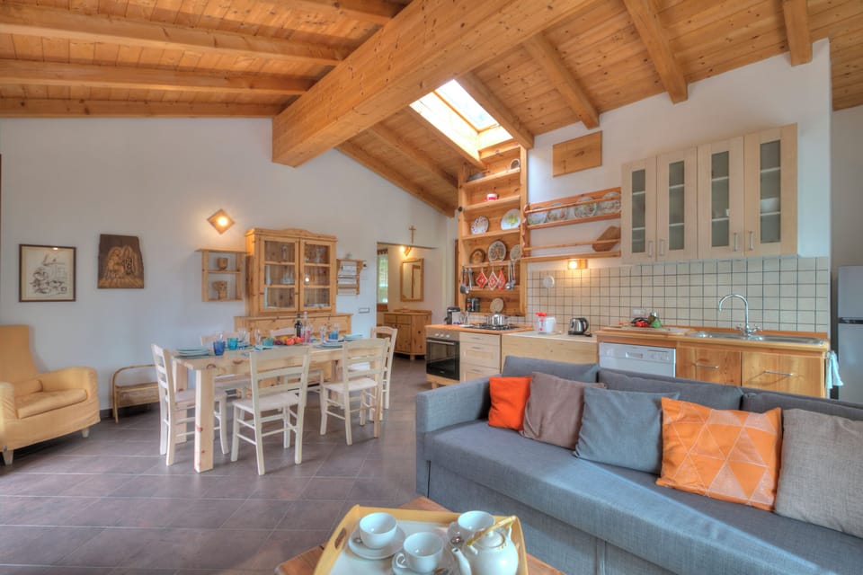 Family House, Multiple Bedrooms (Casa Tra Borgo e Lago) | Living area | 21-inch flat-screen TV with cable channels