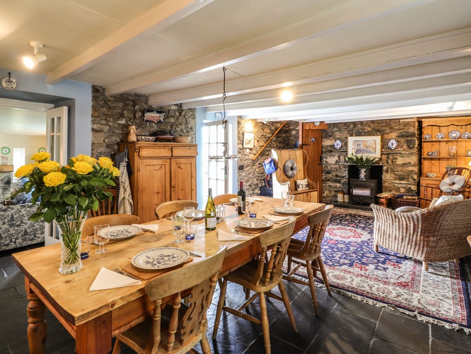 Cottage | Dining