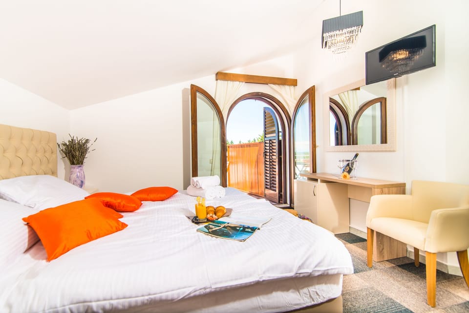 Standard Double or Twin Room | In-room safe, blackout drapes, WiFi (free), individually decorated