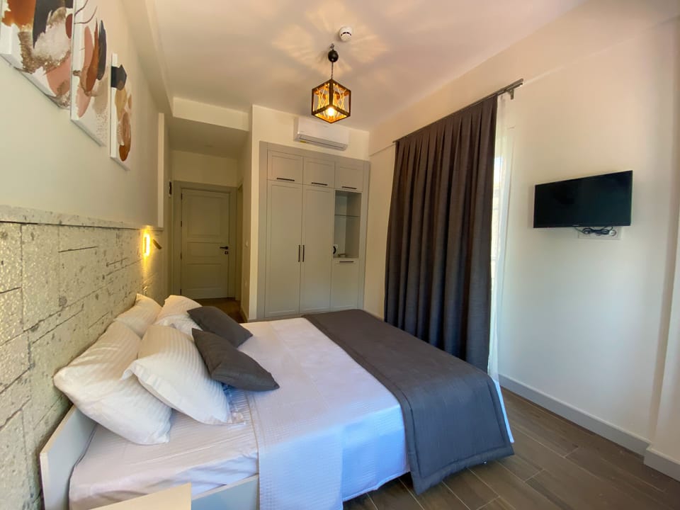 Minibar, in-room safe, free WiFi, bed sheets